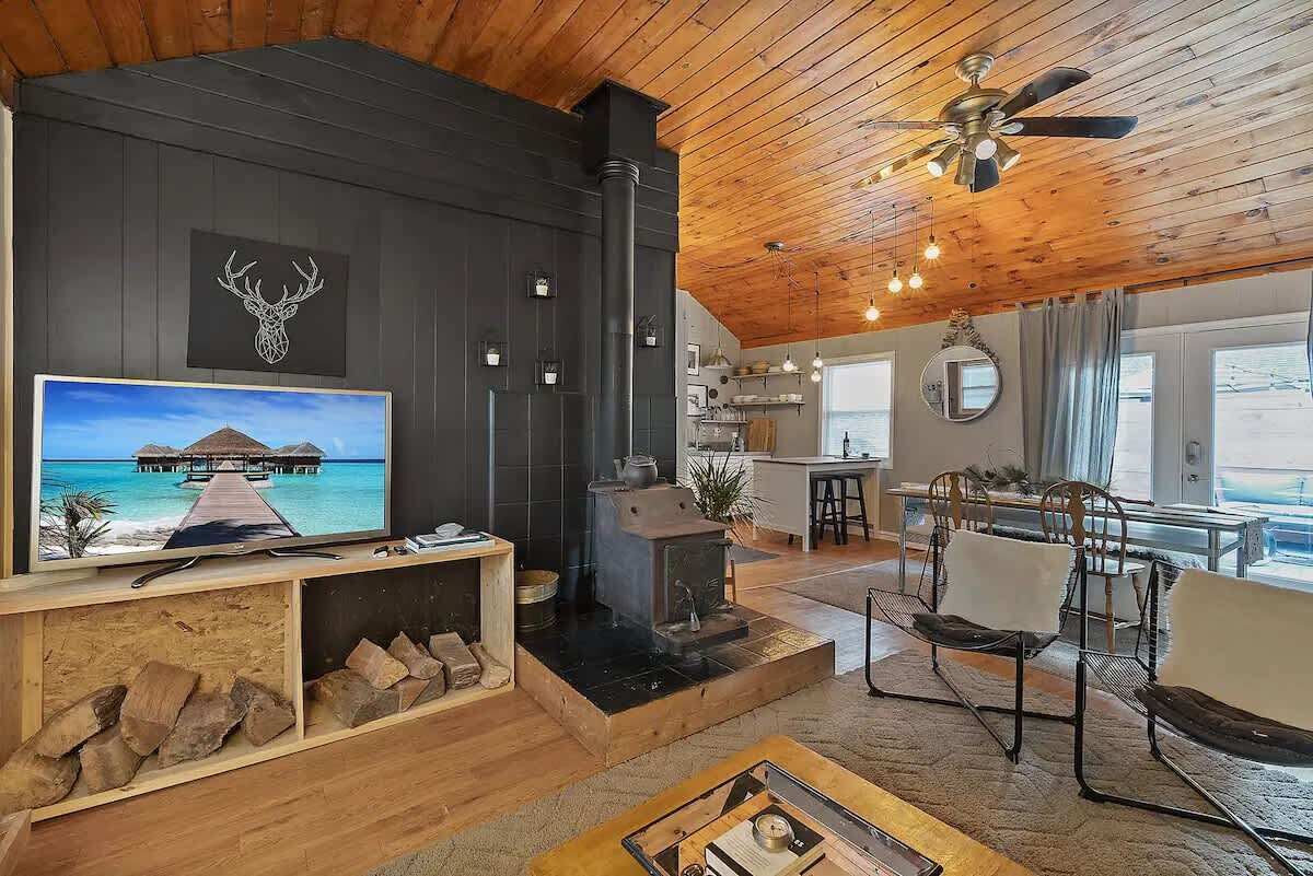 TV, fireplace, offices