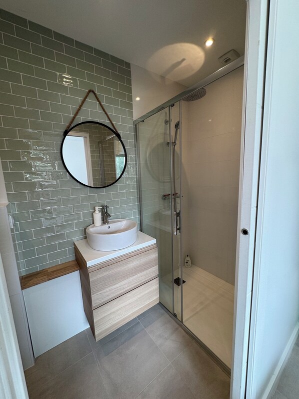 Shower, hair dryer, towels, soap