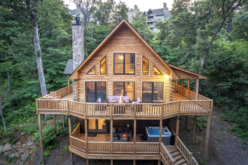 New Build! Log Cabin with Hot Tub in Wintergreen