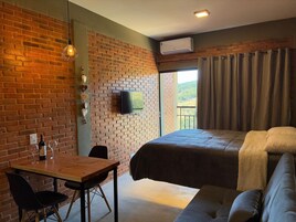 Apartment | Desk, laptop workspace, free WiFi