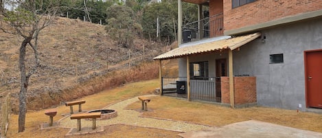 Apartamento | Restaurante al aire libre