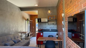 Huoneisto | Työpöytä, kannettavalle tietokoneelle sopiva työtila, ilmainen Wi-Fi