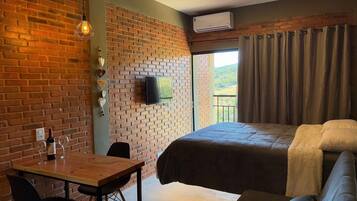 Apartment | Desk, laptop workspace, free WiFi