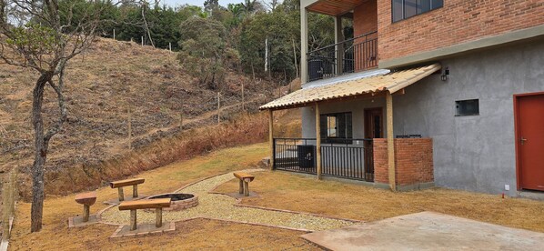 Apartamento | Restaurante al aire libre