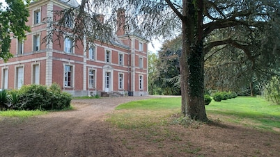 2-bedroom gite for 4 people in a castle with park, pond, orchard, etc.