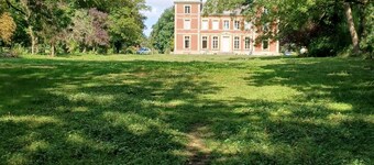 2-bedroom gite for 4 people in a castle with park, pond, orchard, etc.