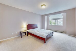 6 bedrooms, iron/ironing board, WiFi, bed sheets