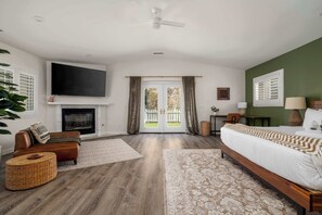 5 bedrooms, iron/ironing board, WiFi, bed sheets