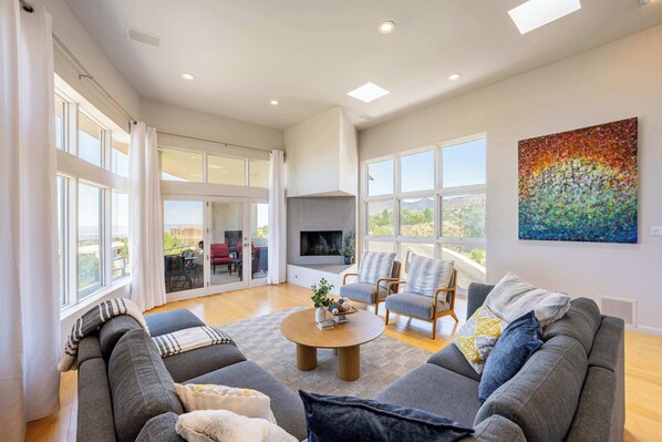 Smart TV, fireplace, offices