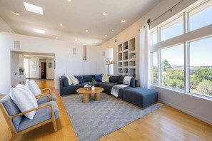Smart TV, fireplace, offices
