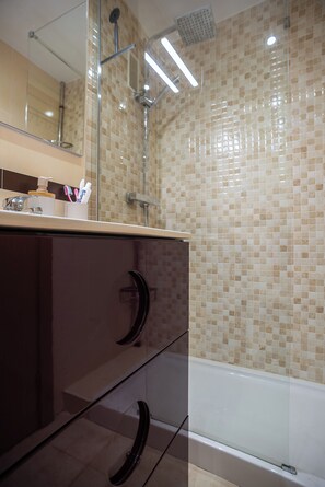 Hair dryer, bidet, towels, toilet paper - Vitamin D all year round between the beach and the mountains (Oropesa del Mar)