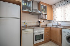 Micro-ondes, four, plaque de cuisson, lave-vaisselle
