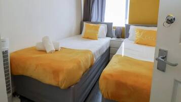 2 makuuhuonetta, silitysrauta/-lauta, ilmainen Wi-Fi, vuodevaatteet