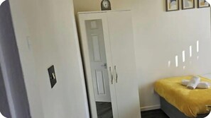 2 chambres, fer et planche à repasser, Wi-Fi gratuit, draps fournis
