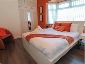 2 bedrooms, iron/ironing board, free WiFi, bed sheets