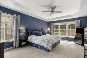 5 habitaciones, tabla de planchar con plancha, wifi y ropa de cama