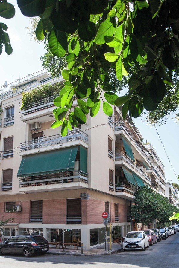 المنشأة من الخارج