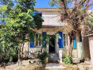 Exterior - Les Volets Bleus accommodation Close to pontoons and the Doul (Peyriac-de-Mer)