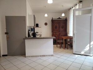 Interior - Les Volets Bleus accommodation Close to pontoons and the Doul (Peyriac-de-Mer)