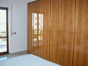 3 bedrooms, iron/ironing board, WiFi