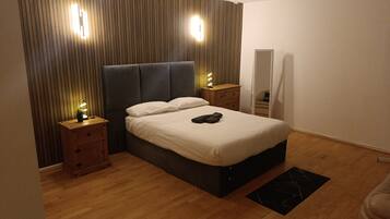 2 bedrooms, desk, iron/ironing board, free WiFi