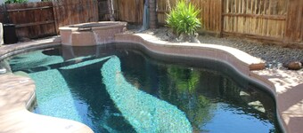 Luxurious 5-bedroom house in Elk Grove with Salt Water Pool and Spa