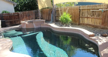 Luxurious 5-bedroom house in Elk Grove with Salt Water Pool and Spa
