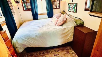 2 bedrooms, bed sheets