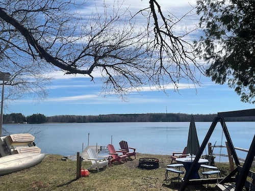 Charming 2-bedroom cabin on lake near Duluth MN with Air Conditioning