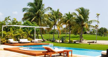 Majestic 5BR Villa With Pool and Garden View