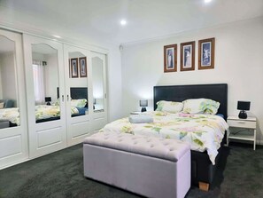 4 bedrooms, desk, iron/ironing board, WiFi