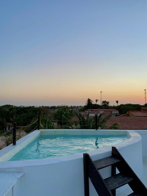 2 albercas al aire libre 