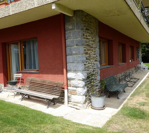 5 minutes from the lake, with direct access to the garden, ideal apartment to rest.
