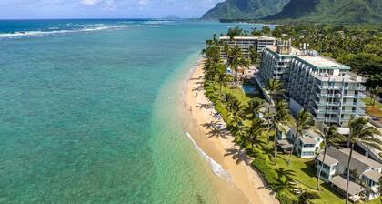 Stunning Beachfront Condo w/ Pool & Gym Access