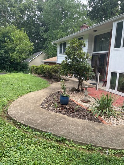 Charming double-room bedroom in a house in awesome Fairfax with fitness room, AC