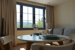 Deluxe Suite, City View | Living area | 55-inch Smart TV with digital channels - VILLAGRADO Suites AT3LLaves (Grado)