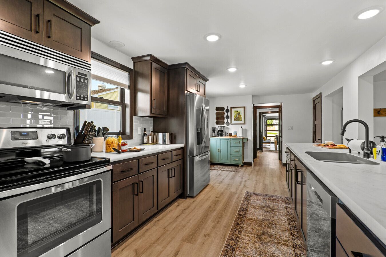 電子レンジ、オーブン、コンロ、食器洗い機