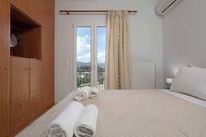 2 chambres, fer et planche à repasser, lit parapluie, Wi-Fi gratuit