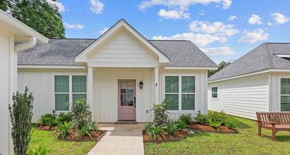 Fairway Cottage | 2BR Retreat Near Sportsplex