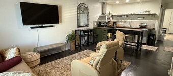 Charming 2/2 townhome in near FSU campus/stadium