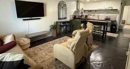 Charming 2/2 townhome in near FSU campus/stadium
