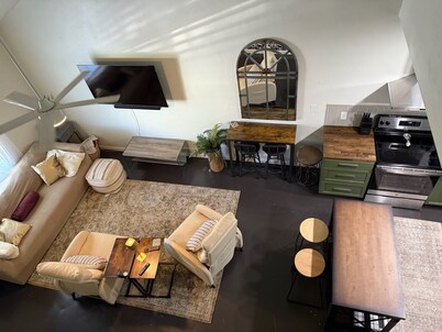 Charming 2/2 townhome in near FSU campus/stadium