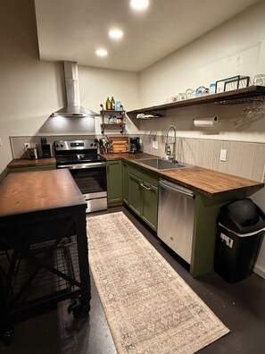 Microonde, forno, piano cottura, lavastoviglie