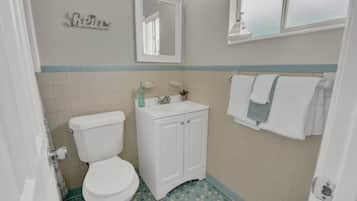 Towels, soap, shampoo, toilet paper