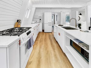 Micro-ondes, four, plaque de cuisson, lave-vaisselle
