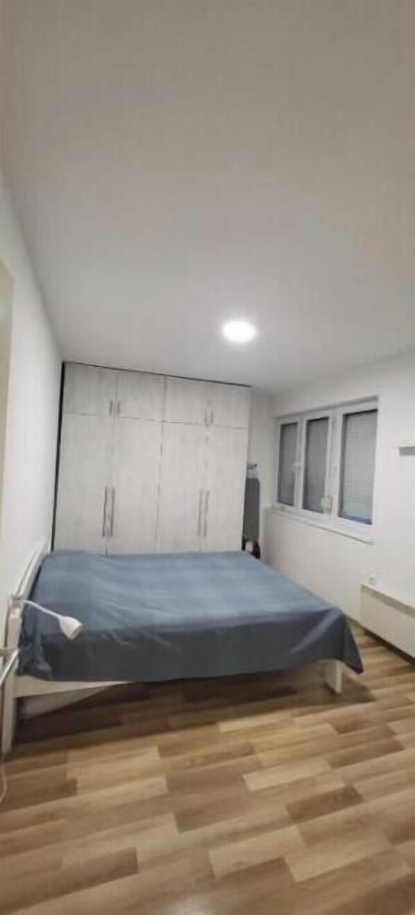 BĂŒgeleisen/BĂŒgelbrett, WLAN, BettwĂ€sche