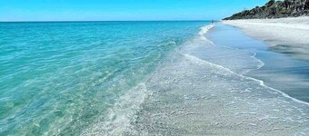Heated pool private yard S Venice 3.8 mi. to beach OVER-SIZED DRIVEWAY RV/BOAT