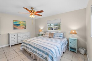3 bedrooms, in-room safe, desk, iron/ironing board - Sunset Beach Retreat – Pool, Private Fenced Yard, Near Beach, Small Pet Friendly (Venice)