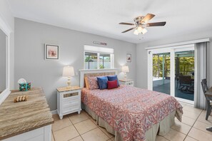 3 bedrooms, in-room safe, desk, iron/ironing board - Sunset Beach Retreat – Pool, Private Fenced Yard, Near Beach, Small Pet Friendly (Venice)