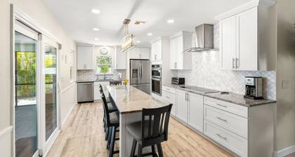 Sunset Beach Retreat w/Pool - 8 mins to Beach